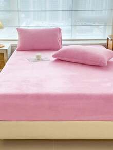 Solid Pink Skin-Friendly Soft Comfortable Warm Crystal Velvet Fitted Sheet 3 Pieces Set (1*Fitted Sheet + 2*Pillowcases), Machine Washable, Suitable For Bedroom & Guest Room, All Seasons - Pink - View 6