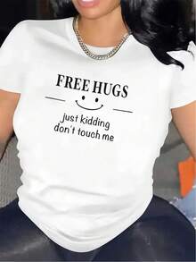 Camiseta de manga corta para mujer, hecha de material ligero y duradero, presenta un divertido diseño estampado con la frase "Abrazos gratis, es broma, no me toques", adecuada para uso casual en casa, en cafeterías o en la oficina, ajuste cómodo, estilo diario, tecnología de impresión en tela, estilo básico universal. - Blanco - Ver 1