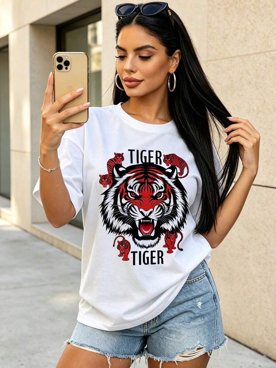 Camiseta de manga corta con cuello redondo suave y casual para mujer de verano | Hardcore Street, TIGER, Estilo de Tatuaje Vintage Americano | Tops para salir, Estilo callejero europeo y americano, Casual deportivo, Estilo unisex, Estilo casual urbano, Tops bonitos, Generación Z, Curvas, Ropa Y2K, Camisetas divertidas, Tops de mujer, Conjuntos de vacaciones para mujer, Top lindo, Camiseta gráfica, Conjuntos de primavera, Camisetas holgadas, Ropa urbana retro, Estilo de los 90, Estilo de los 2000, Subcultura, Top negro, Tops blancos, Conjunto de fiesta de los 90. - Blanco - Ver 1