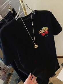 Camiseta de manga corta de talla grande para mujer - Camiseta básica casual de corte holgado, elegantes tops de poliéster, camiseta de manga corta con paneles frontales y traseros - GOOD FRUITS, estampado de moda de cerezas - Camiseta estampada de primavera/verano para mujer, artículo de moda transpirable y cómodo. - Negro - Ver 2