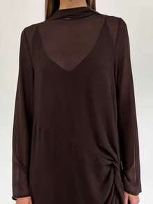 Vestido con diseño exclusivo primavera-verano 2026, cuello redondo con malla transparente, manga larga, lazos con lazo y abertura lateral - Marrón - Ver 4