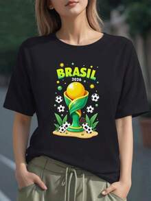 Trofeo dorado rodeado de balones y plantas simbolizando la pasión y la energía del fútbol brasileño del 2026 en camiseta para mujer 100% algodón cómoda y vibrante - Negro - Ver 6