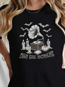 Camiseta de cuello redondo de talla grande para mujer con estampado vintage de fonógrafo y murciélago - 100% cómoda, con el eslogan temático de Halloween "Controla el Momento", estampado de música nostálgica y murciélagos, ropa casual y de fiesta, top de cuello redondo para todas las estaciones, Blusas Para Mujer Casual. - Negro - Ver 7