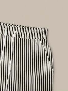 Conjunto de camiseta de manga corta con cuello redondo y estampado de oso de dibujos animados, y pantalones a rayas con cordón en la cintura para mujer - Blanco y Negro - Ver 6
