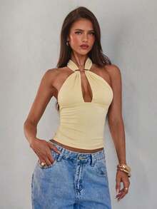 Camiseta sin espalda con cuello halter y decoración de hebilla de metal hueca sexy para mujer - Amarillo claro - Ver 4