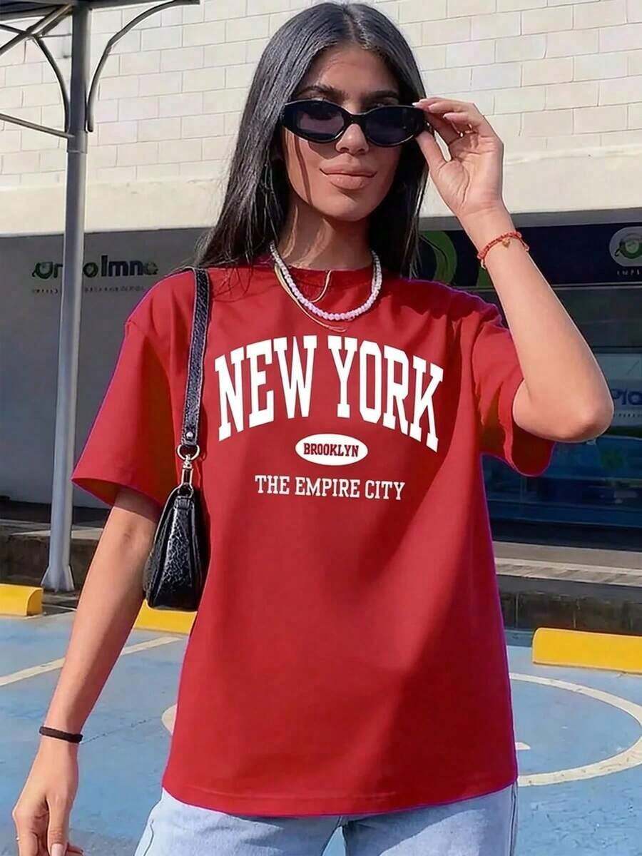 Women's Simple Loose Fit T-Shirt, Modern Style Graphic Tees For Women: NEW YORK BROOKLYN THE EMPIRE CITY Printed T-Shirt | Breathable, Lightweight, Comfortable, Casual Crew Neck T-Shirt, Ideal For Spring/Summer, Modern And Stylish. 100% Cotton. Women's Graphic Print T-Shirt Summer 2026 - 紅色 - 查看 1