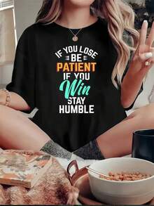 Camiseta con temática de Halloween, versión ligera de 180g. La derrota trae paciencia, la victoria trae humildad. Perfecta para reuniones familiares, actividades de team building en la oficina, días de trabajo o como regalo navideño. - Negro - Ver 1
