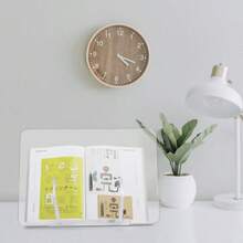 Atril Acrílico para Libros de Lectura, Soporte para Libros Ajustable en Ángulo con Clips Elásticos, Plegable, Porta Libros Ligero para Revistas, Ordenador Portátil, Receta, Libro de Texto medio - Transparente - Ver 5