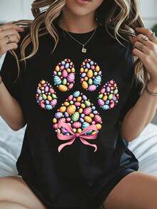 Elegante y casual camiseta de manga corta para mujer, con estampado de huellas de pata de Pascua y diseño de huevo, en color negro, para mujer, ideal para el Festival de Primavera, fiestas y uso casual en primavera y verano. - Negro - Ver 1