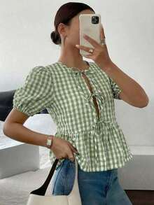 Camisa de mujer de cuello redondo y manga corta, camisa con estampado de cebra con lazo y manga abullonada, blusa de mujer de verano con volantes en el bajo y cuello en V de ajuste regular con manga abullonada, uso casual diario, blusa casual d - Verde - Ver 1