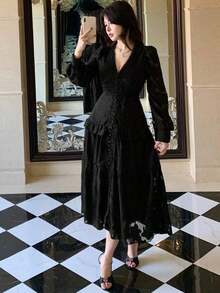 Vestido midi elegante de mujer con cuello en V de encaje y parches, volantes en el bajo, vestido largo de otoño - Negro - Ver 6