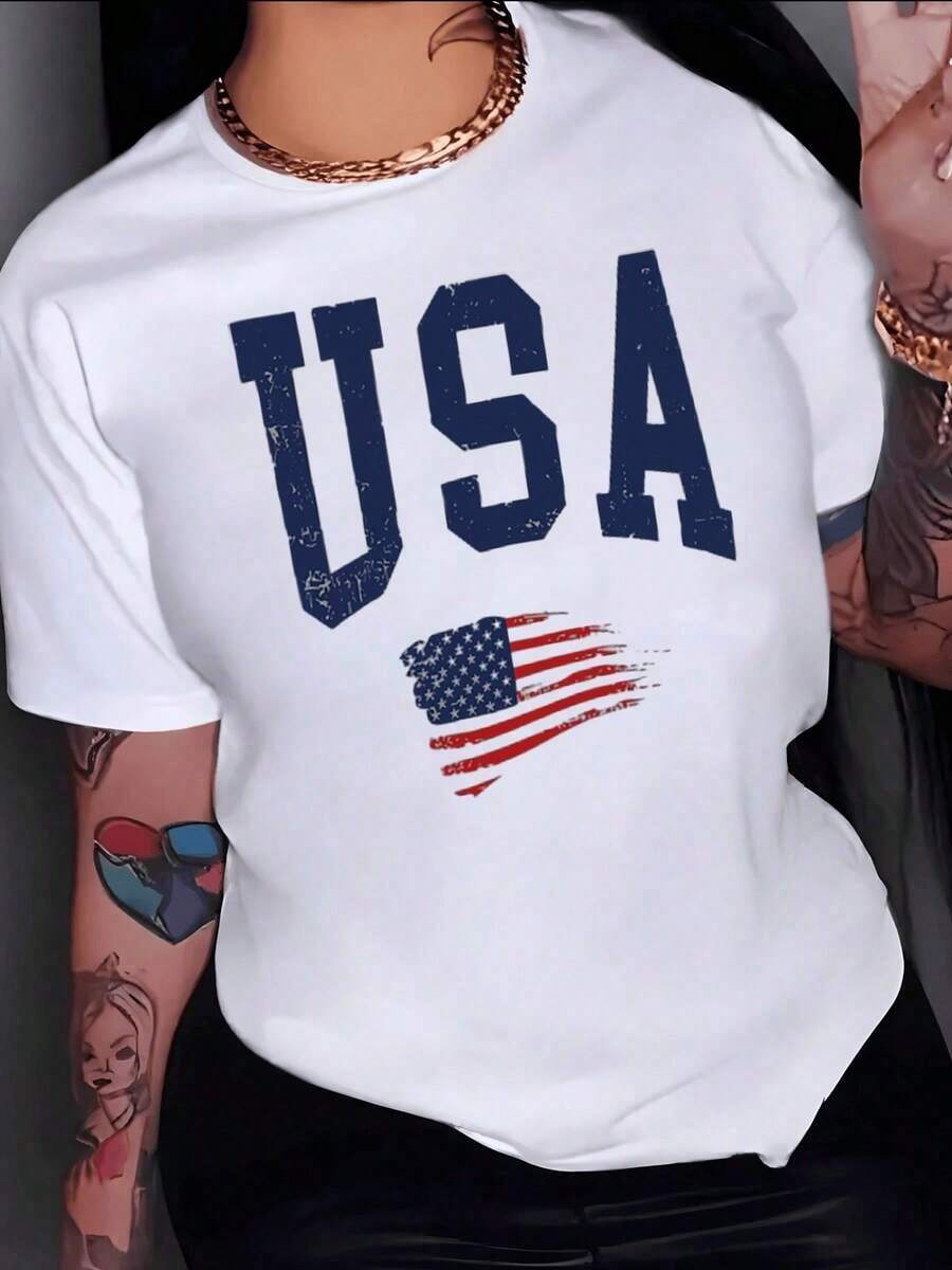 Printed With Large USA Lettering And A Waving American Flag Symbolizing National Pride And Freedom, This Women's T-Shirt Is Made Of 100% Soft And Comfortable Cotton For Everyday Wear. It Makes A Great Gift. This Stylish, Bohemian-Style T-Shirt Is Soft, Breathable, And Comfortable, Perfect For Spring, Summer, And Fall; Ideal For Vacations, Travel, And Everyday Wear. Perfect For Watching A Game. - 白色的 - 查看 1