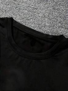 Nueva camiseta de manga corta con cuello redondo para mujeres, diseño primavera-verano, combina perfectamente un estampado moderno y minimalista en forma de corazón sobre fondo negro, transpirable y absorbe la sudoración.Envío directo desde nuestro almacén local, modelo para parejas, ideal para llevar en pareja. - Multicolor - Ver 6