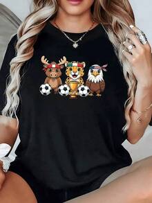 Tres simpáticos animales con espíritu deportivo celebrando la amistad internacional del fútbol con una copa dorada representan energía alegría y unidad en el deporte camiseta de mujer casual divertida - Negro - Ver 6