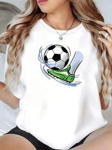 Un gráfico que representa la energía del deporte mostrando un balón en movimiento impulsado por un pie con zapatilla verde simboliza pasión fuerza y dinamismo camiseta de mujer casual moderna para amantes del fútbol - Negro - Ver 6