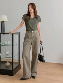 Camiseta de mujer de unicolor con cuello en V y manga corta, estilo de negocios casual de verano "Old Money" para ropa de trabajo de mujer - Verde Oscuro - Ver 4
