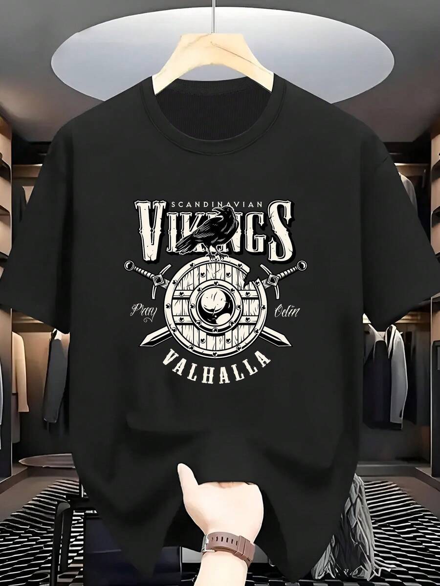 Camiseta de Talla Grande para Hombre con Temática de la Sala de Valores Vikinga y Historia Nórdica - Manga Corta, Diseño de Cuello Redondo, con Patrones de Escudo Vikingo y Guerrero Cuervo - Ropa Casual de Estilo Vikingo para Hombre, Talla Grande - Negro - Ver 1