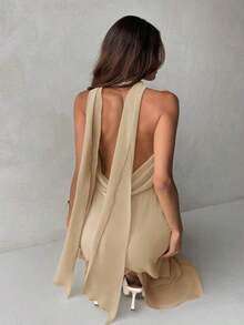Vestido de mujer con cuello en V, corte evasé, volantes y espalda descubierta en color amarillo - Caqui - Ver 6
