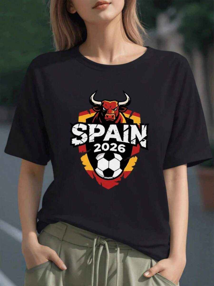 Toro rojo con balón de fútbol y texto Spain 2026 que simboliza la pasión y fuerza de España rumbo a la victoria camiseta para mujer 100% algodón cómoda y resistente - Negro - Ver 1