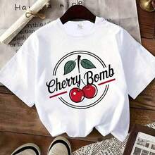 Black T-Shirt With A Cherry Design, Featuring Two Red Cherries With Green Leaves And The Stylized Text "Cherry Bomb" (Separated By A Red Line). It's A Casual Cotton Crew Neck T-Shirt, Perfect For Summer, Breathable, Suitable For Everyday Wear And For Creating Stylish Outfits. It's A Loose-Fitting, Oversized T-Shirt. - 白色 - 查看 6