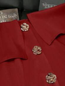 Blusa roja de mujer con hombros descubiertos y cuello, con botones dorados con rosas, ajustada y sexy, perfecta para el Día de San Valentín, elegante para fiestas/cumpleaños, Día de San Valentín, fiestas casuales y atuendo de viaje - Rojo - Ver 3