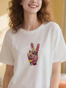 Loose Boho-Hippie Floral T-Shirt With Country Symbol, Love Motif, And Wildflowers. Ideal As A Gift. Women's T-Shirt > Elegant. Boho Chic Style. Basic Cotton Crew Neck T-Shirt For Women. - 黑色 - 查看 8