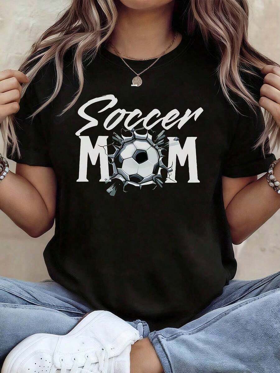 Soft, Breathable, And Lightweight For All-Day Comfort. Women's Soccer Graphic Print T-Shirt For Soccer-Loving Moms, Spring/Summer, Short Sleeve, Crew Neck, Casual, For Everyday Wear, A Great Holiday Gift. Classic Crew Neck With A Relaxed Fit That Flatters All Body Types And Is Easy To Pair With Jeans, Shorts, And Leggings. - 黑色 - 查看 1