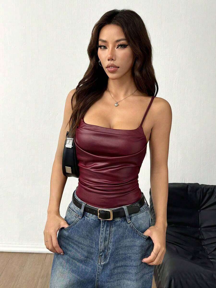Camiseta de tirantes de espagueti de licra en color burdeos, de estirado alto y diseño minimalista y sexy - Burdeos - Ver 1
