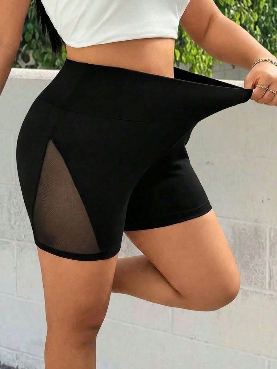 Shorts informales de mujer talla grande de color negro con aplicación de malla ajustada - Negro - Ver 1