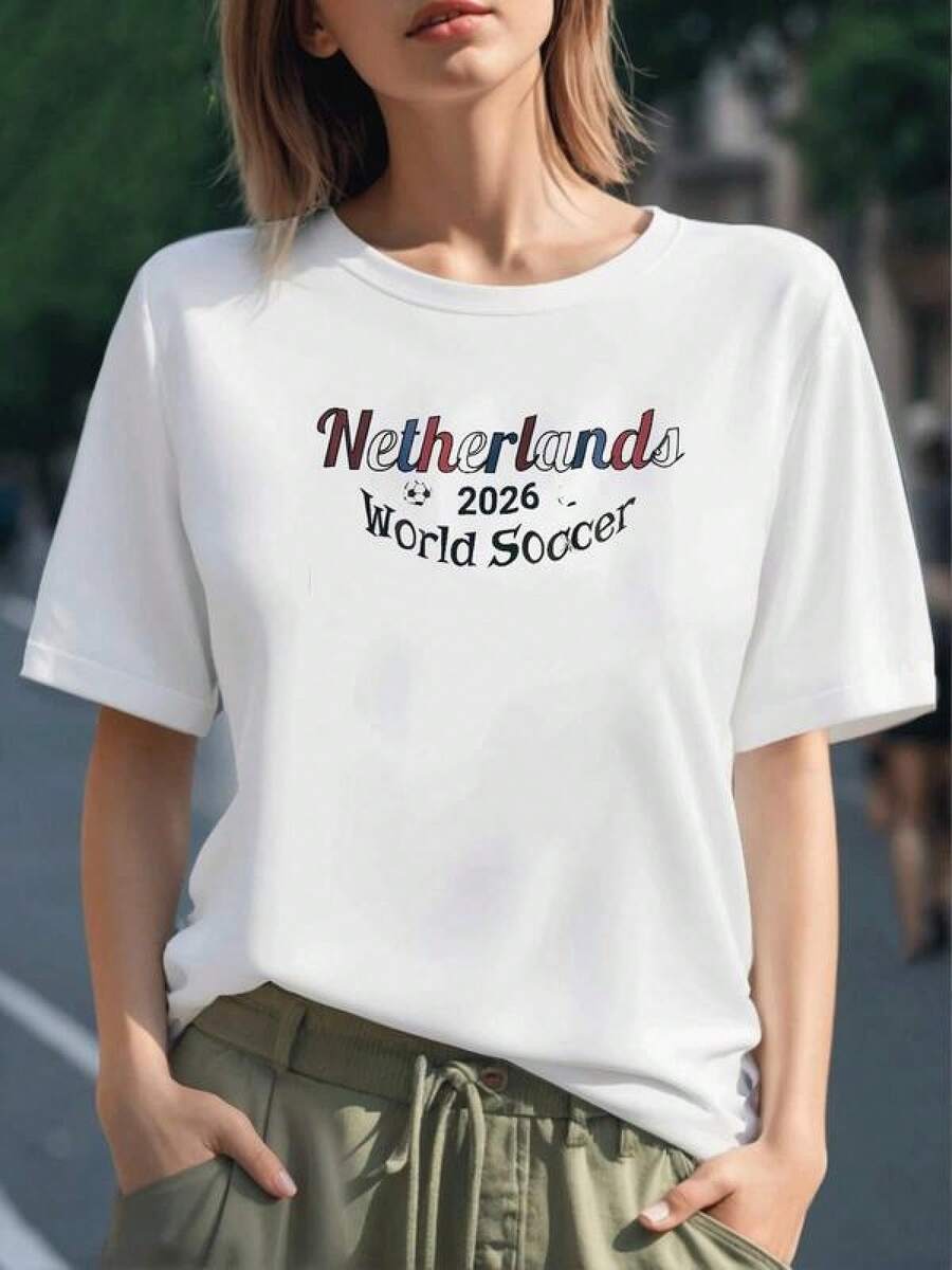 Texto que celebra el espíritu deportivo de Países Bajos en el mundial de fútbol 2026 con tipografía colorida camiseta de mujer 100% algodón cómoda y resistente - Negro - Ver 1