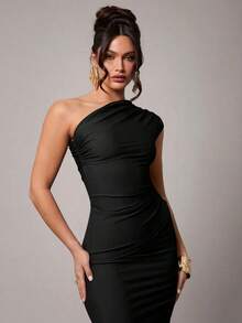 Top tipo tank de uso casual, romántico y elegante para una cita de San Valentín, con diseño de hombros oblicuos, ajuste ceñido, dobladillo asimétrico en tela elástica de punto de unicolor gris-marrón - Negro - Ver 6