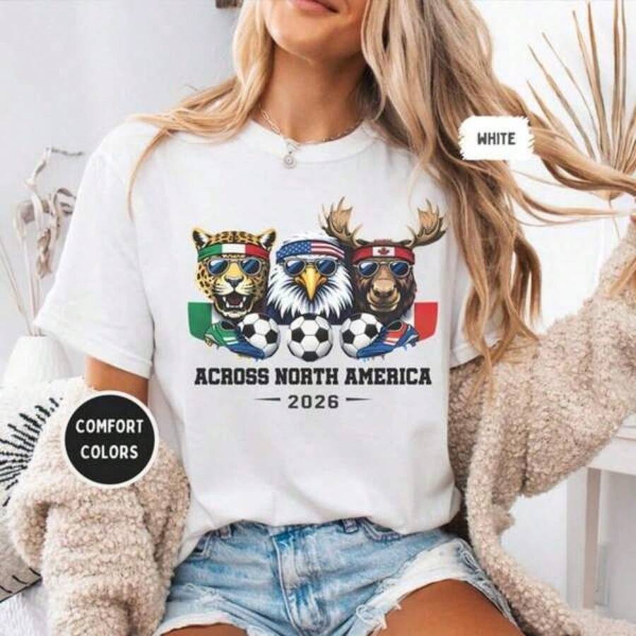 Camiseta de la Mascota del Fútbol 2026, Camiseta de Fanático del Fútbol Mundial, Diseño Gráfico Vintage MX US CA, Regalo para Amantes del Fútbol - Negro - Ver 1