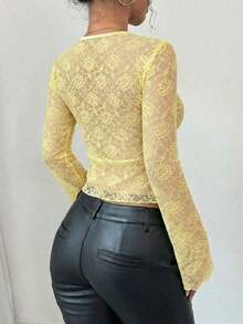 Blusa de encaje negro con cuello en V y mangas acampanadas con parche de encaje para mujer - Amarillo claro - Ver 2
