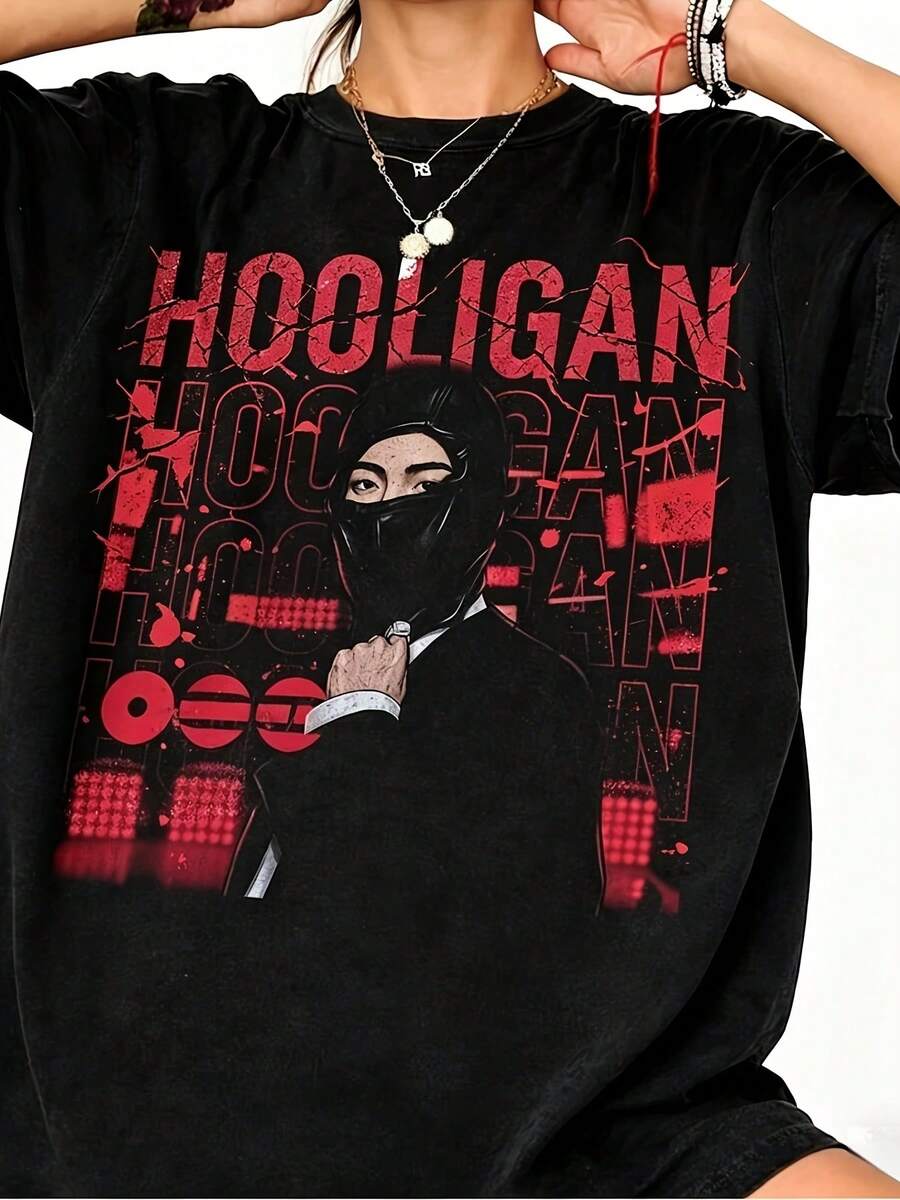 Gorro tipo pasamontañas unisex de estilo K-Pop y camiseta unisex de estilo vintage urbano, suave y cómoda, un artículo imprescindible de moda casual urbana, adecuado para todas las estaciones, versátil para cualquier época del año, asequible para el uso diario y un regalo de Navidad perfecto para fans y amigos. Una camiseta de manga corta adecuada para el hogar, el uso diario, fiestas y viajes, perfecta como regalo para amigos o familiares. - Negro - Ver 1