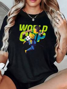 Jugador enérgico golpeando un balón con fuerza frente a letras vibrantes simbolizando la pasión deportiva y la emoción del campeonato mundial camiseta de mujer casual moderna cómoda y perfecta para fans del fútbol - Negro - Ver 1