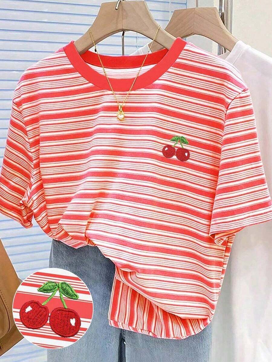 Camiseta de cuello redondo regular con estampado digital a rayas de colores y bordado de fresa - Multicolor 12 - Ver 1