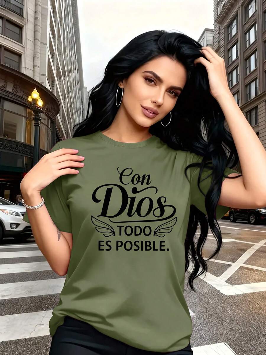 A Classic, Inspirational Religious Phrase In Spanish: "With God, All Things Are Possible." The Letter Print Is And Stylish; This Simple, Casual, And Versatile Women's Short-Sleeved T-Shirt With A Round Neck Is Suitable For Leisure, Travel, Vacations, And Other Activities. STWB - 綠色 - 查看 1