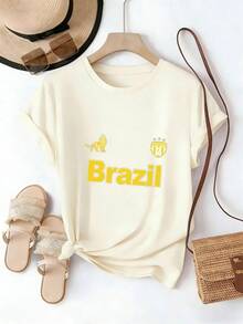 Camiseta de mujer de corte regular, 100% algodón, con temática de fútbol brasileño, que presenta el texto "Brasil" en amarillo, un estampado de león y el logotipo del equipo. Una camiseta casual y transpirable para el verano, perfecta para fiestas, esperas en la  y como regalo para los aficionados al fútbol. Ropa casual para el día a día en verano. - Negro - Ver 11