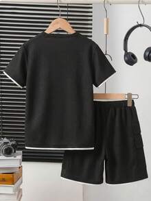 2pcs/Set Boys' Casual Waffle Crew Neck Short Sleeve T-Shirt + Leisure Cargo Shorts, Comfortable & Fashionable Summer Outfit For Boys - Black - View 2