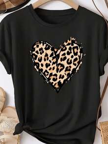 Corazón con patrón de manchas salvajes que simboliza fuerza y pasión interior reflejando energía libre y conexión con la naturaleza camiseta de mujer casual moderna cómoda para uso diario - Negro - Ver 8