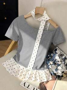 Camiseta elegante y romántica de uso diario y casual con hombros oblicuos, manga corta, lunares, encaje y volantes, ideal para primavera/verano - Gris - Ver 1