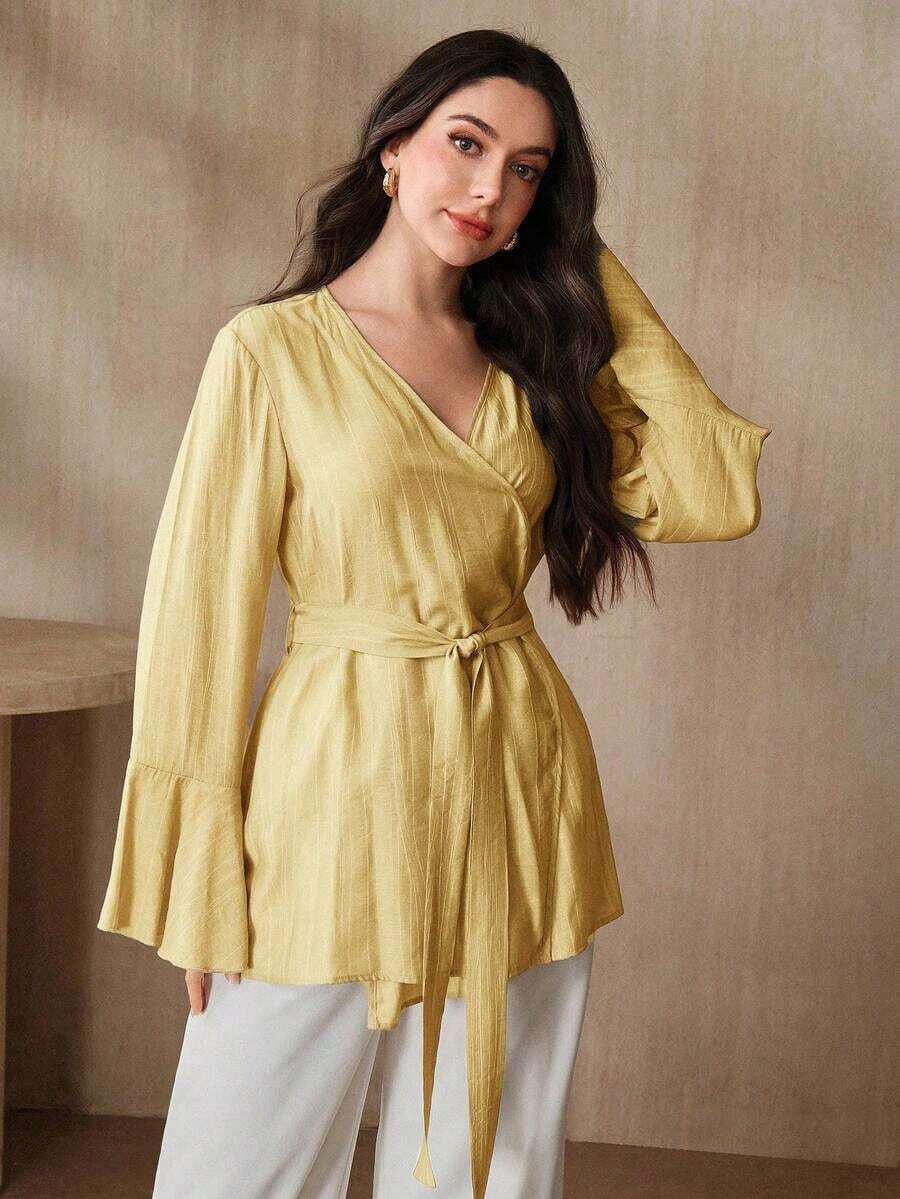 Camisa de mujer con mangas acampanadas y cintura envolvente de unicolor - Amarillo - Ver 1