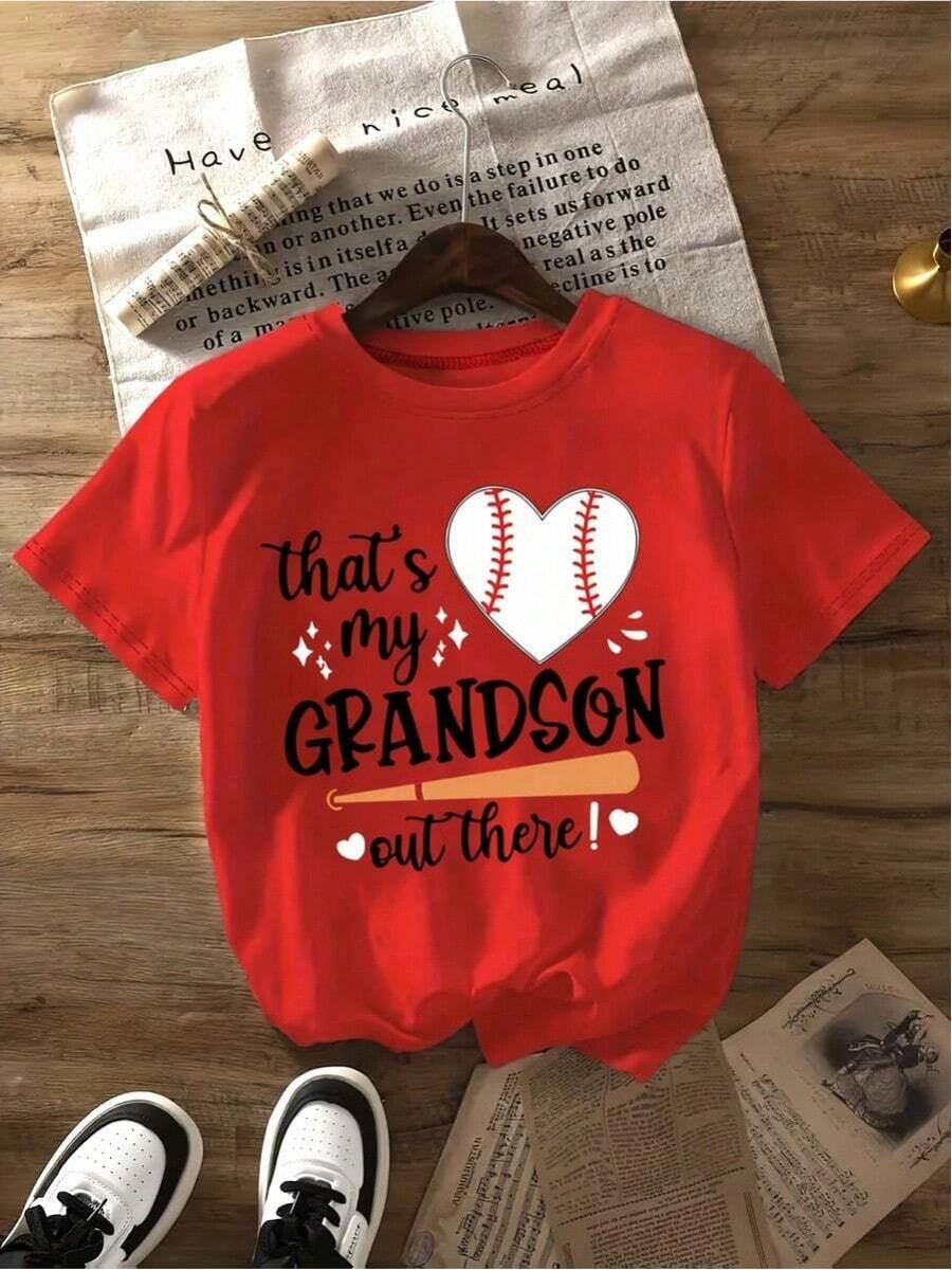 Women's Casual Baseball T-Shirt - Funny With The Phrase "That's My Grandson Out There!" Slogan And Heart Print, Vibrant Red Short-Sleeve Crew Neck Summer T-Shirt For Grandma, Soft And Breathable Fabric, Spring, Summer And Autumn Wear For Baseball Games And Family Events, Loose-Fitting Short-Sleeve T-Shirt With Washed Effect, Urban Style, Unisex, For Spring/Summer/Autumn, Valentine's Day Outfit, Summer Fashion. - 紅色 - 查看 1