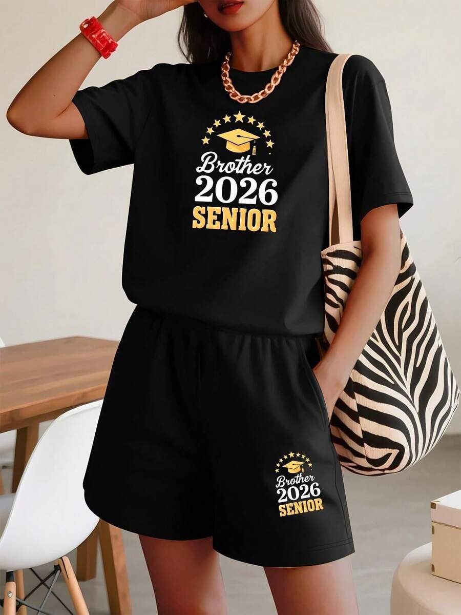 Camiseta negra de manga corta con estampado temático de graduación para mujer, con diseño de cuello redondo suave y adherente (sin pantalones) - Casual, fresca y transpirable, con personalidad llamativa, estilo retro callejero bohemio Chaoku, blusa para chicas modernas y atrevidas, adecuada para el ocio diario, cómoda y relajada. - Negro - Ver 1
