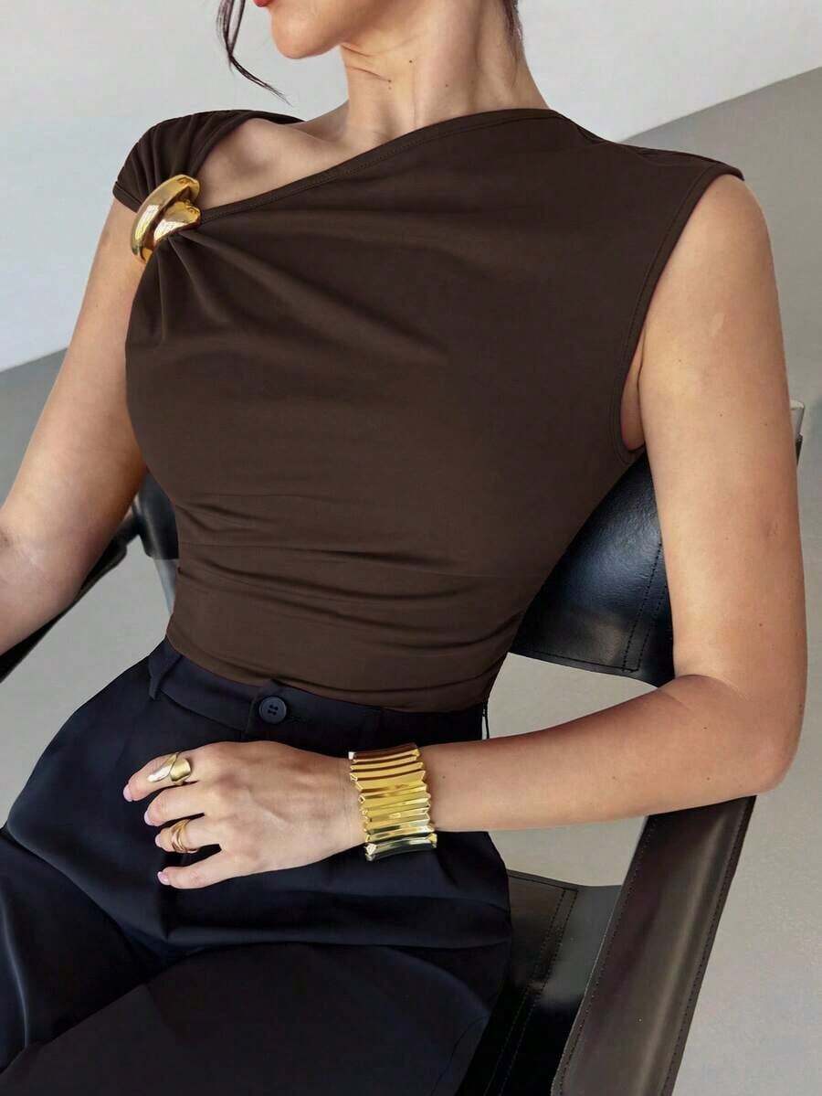 Asymmetrical Off-The-Shoulder Top With Metallic Embellishments, Stylish And Casual, Suitable For Going Out, Parties, And Other Occasions/Autumn For Women/Halloween Costume For Women/Red Christmas T-Shirt/New Year's Top/Elegant Top For Women - 棕色 - 查看 1