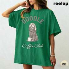 Camiseta Casual de Manga Corta para Mujer, Estilo Veraniego, para Vacaciones, Doodle Coffee Club, Cómoda y Fresca ®   Camiseta, Camiseta para Perro Labradoodle, Regalos para Mamá de Goldendoodle, Labradoodle - Verde - Ver 2