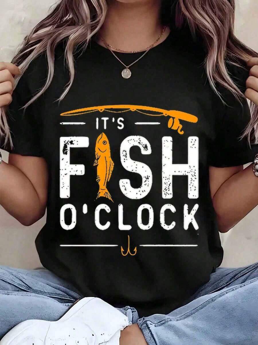 Soft, Breathable, And Lightweight For All-Day Comfort. Women's T-Shirt With A "Fish O Clock Fishing" Graphic Print, Crew Neck, And Relaxed Fit, Ideal For Outdoor Activities And As A Gift. 220g. Classic Crew Neck With A Relaxed Fit That Flatters All Body Types And Is Easy To Pair With Jeans, Shorts, And Leggings. - 黑色 - 查看 1