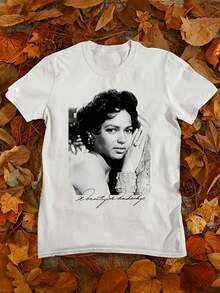 Unisex Short-Sleeved T-Shirt With A Crew Neck And Dolly Danderich Portrait Print. An Affordable Option For Everyday Wear, It Also Makes A Perfect Gift For Fans And Friends, Suitable For Easter And Passion Day. Ideal For Summer Casual Wear, Warm Weather, Urban Style, Modern Fashion, Daily Wear, Outdoor Play, Vacations, And Parties. - 白色 - 查看 7