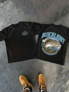 1 pieza de camiseta casual de manga corta para hombre, 100% algodón, 220g, con cuello redondo y estampado digital de doble cara que muestra el logotipo de Busch Light y un motivo de pesca. - Negro - Ver 8