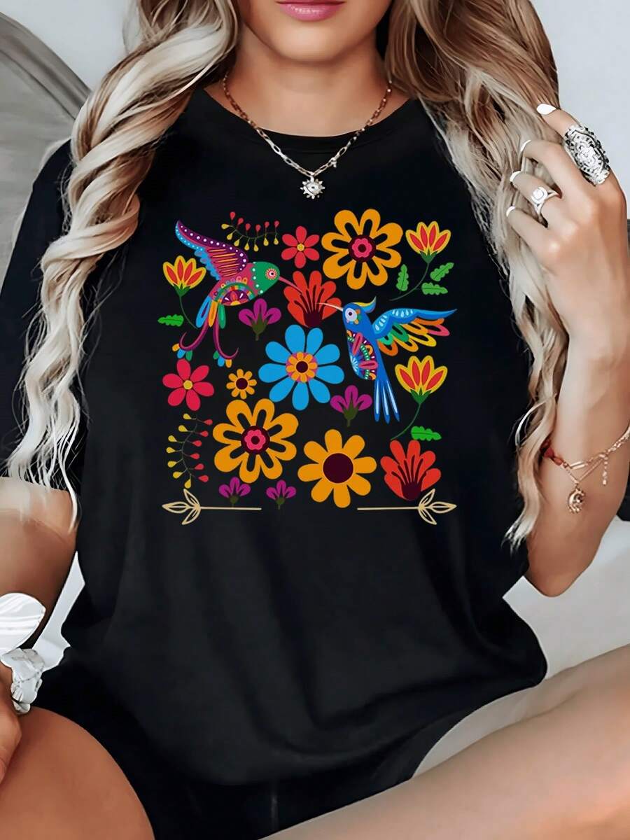 Women's T-Shirt With A Design Of Colorful Birds In Flight Surrounded By Vibrant Flowers That Convey Joy And Energy, Inspired By Mexican Folk Art. Women's Casual T-Shirts. - 黑色 - 查看 1